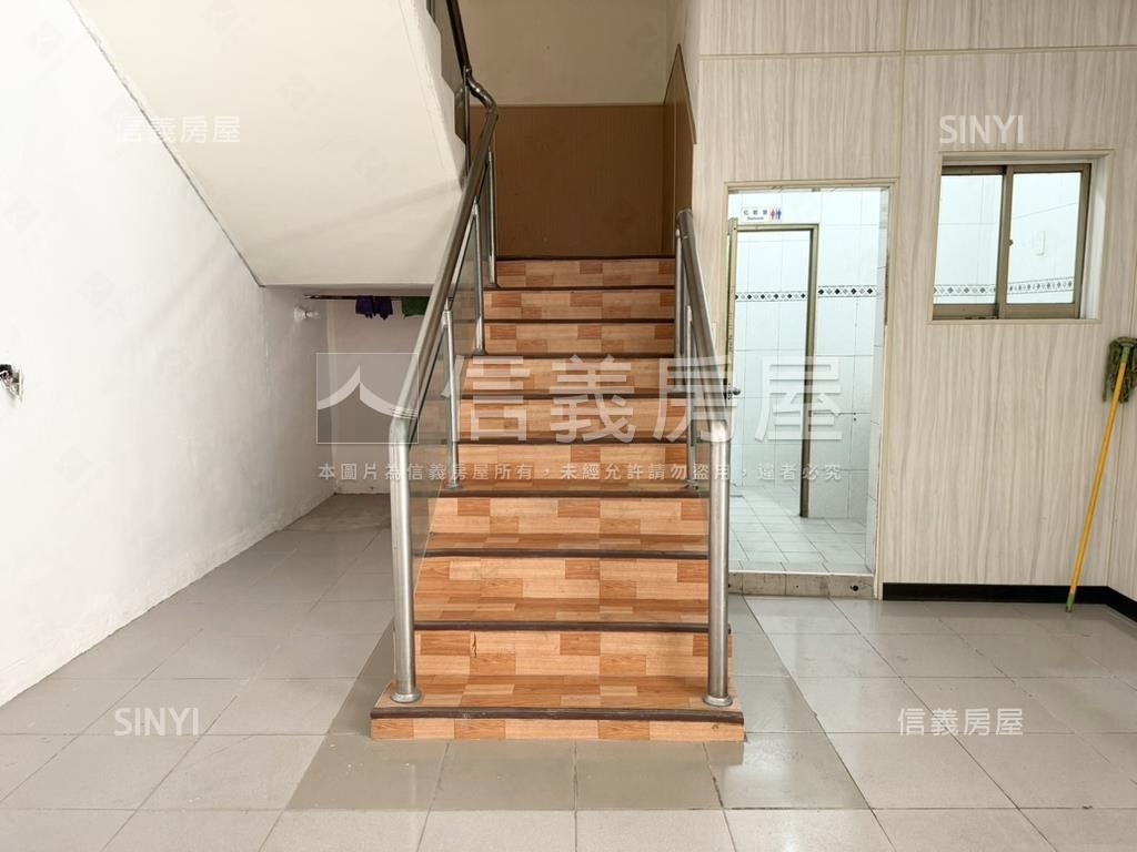 中山路大面寬金雞母店霸房屋室內格局與周邊環境