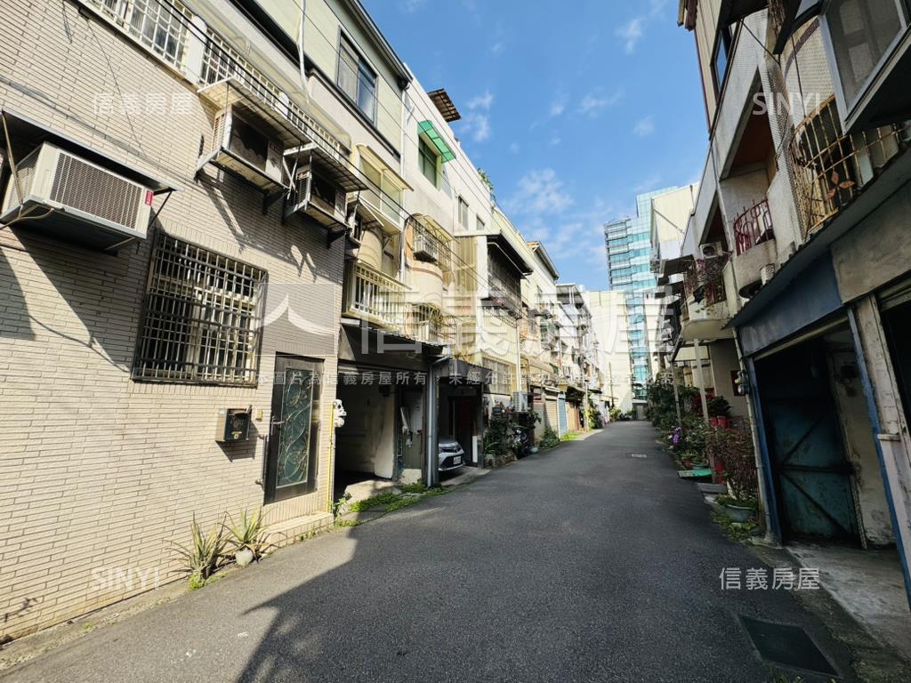 建功前後臨路車庫透天房屋室內格局與周邊環境