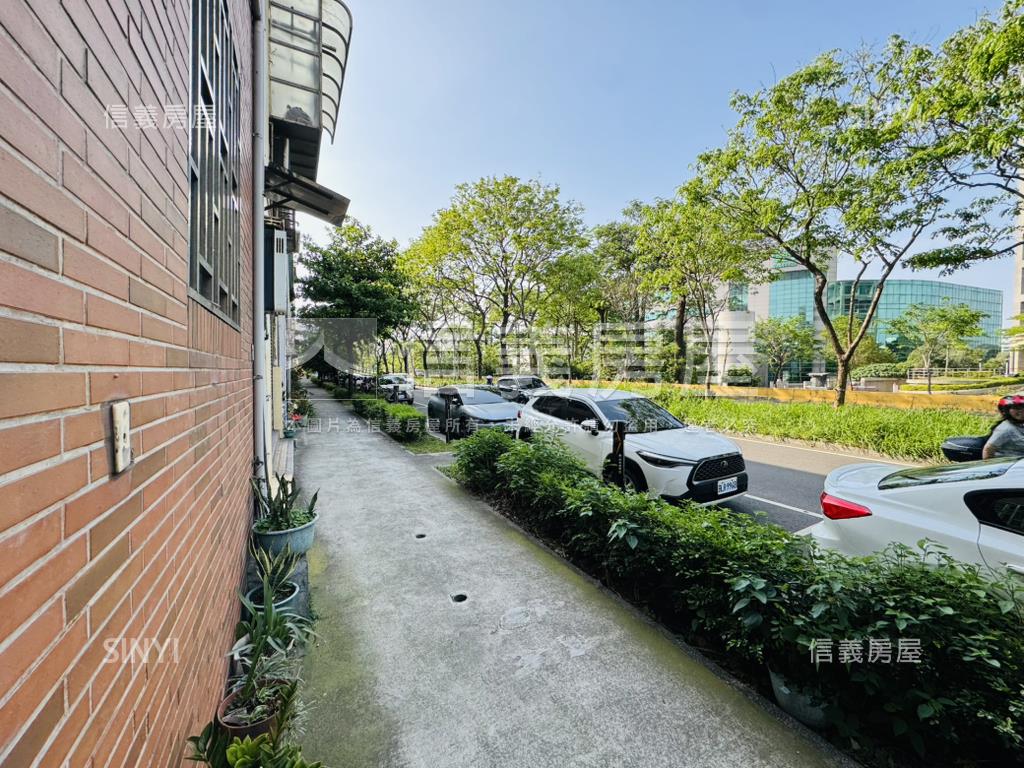 建功前後臨路車庫透天房屋室內格局與周邊環境