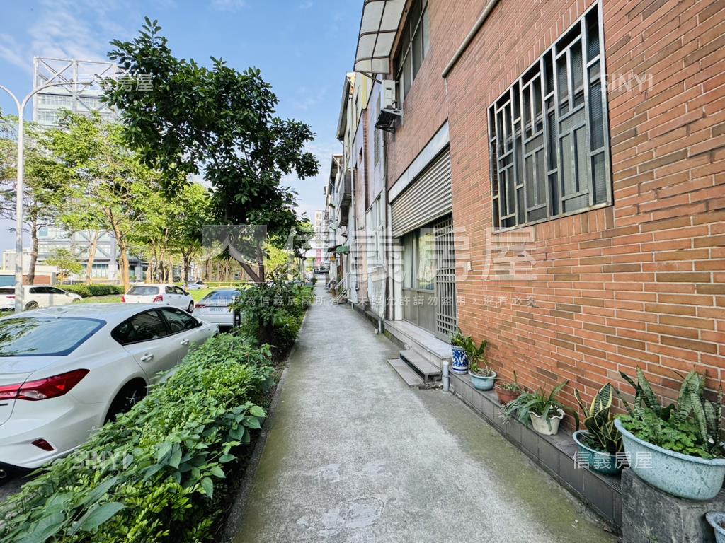 建功前後臨路車庫透天房屋室內格局與周邊環境