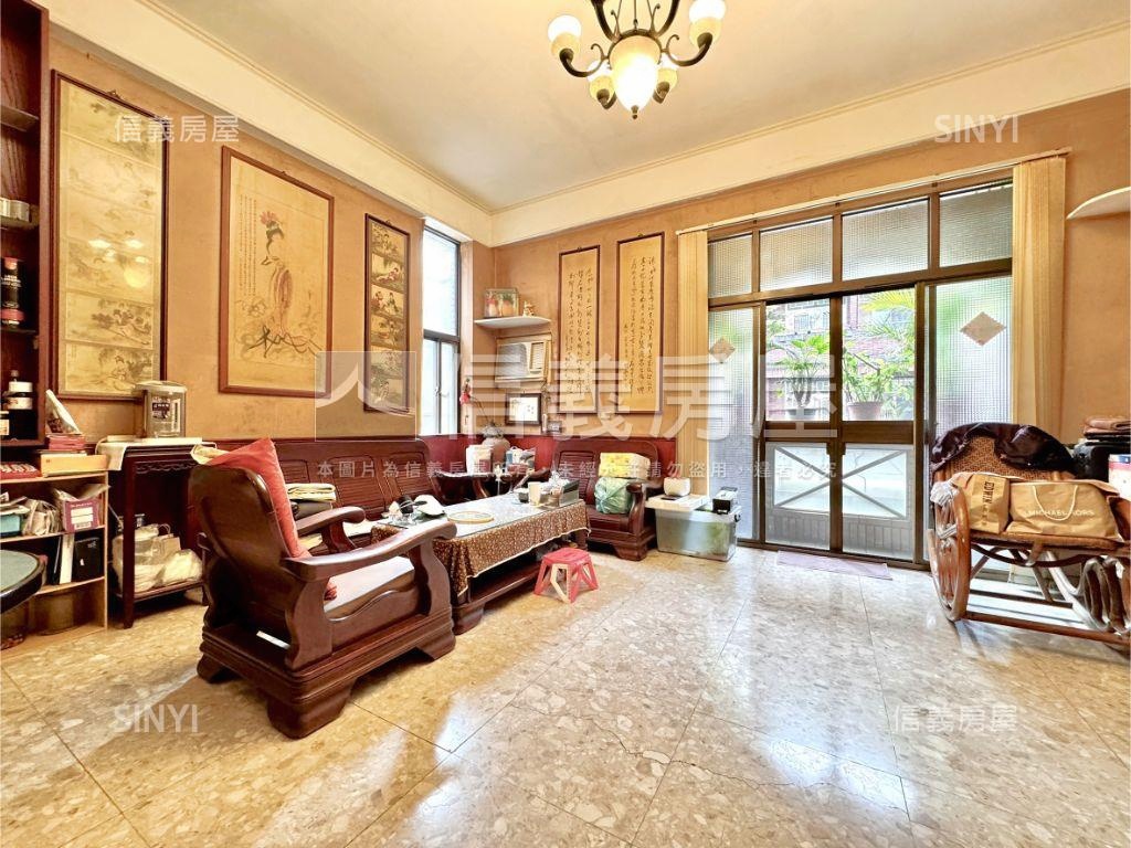 近自由市場地點好面寬透天房屋室內格局與周邊環境