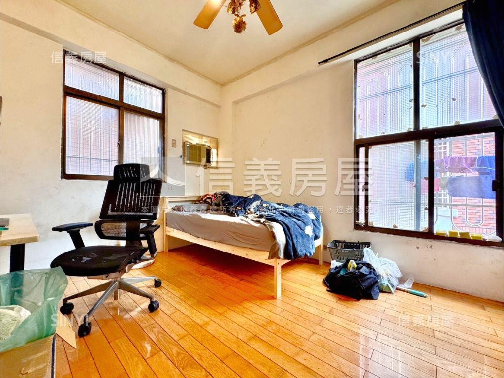 近自由市場地點好面寬透天房屋室內格局與周邊環境