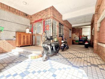 捷運面寬邊間質感花園車墅