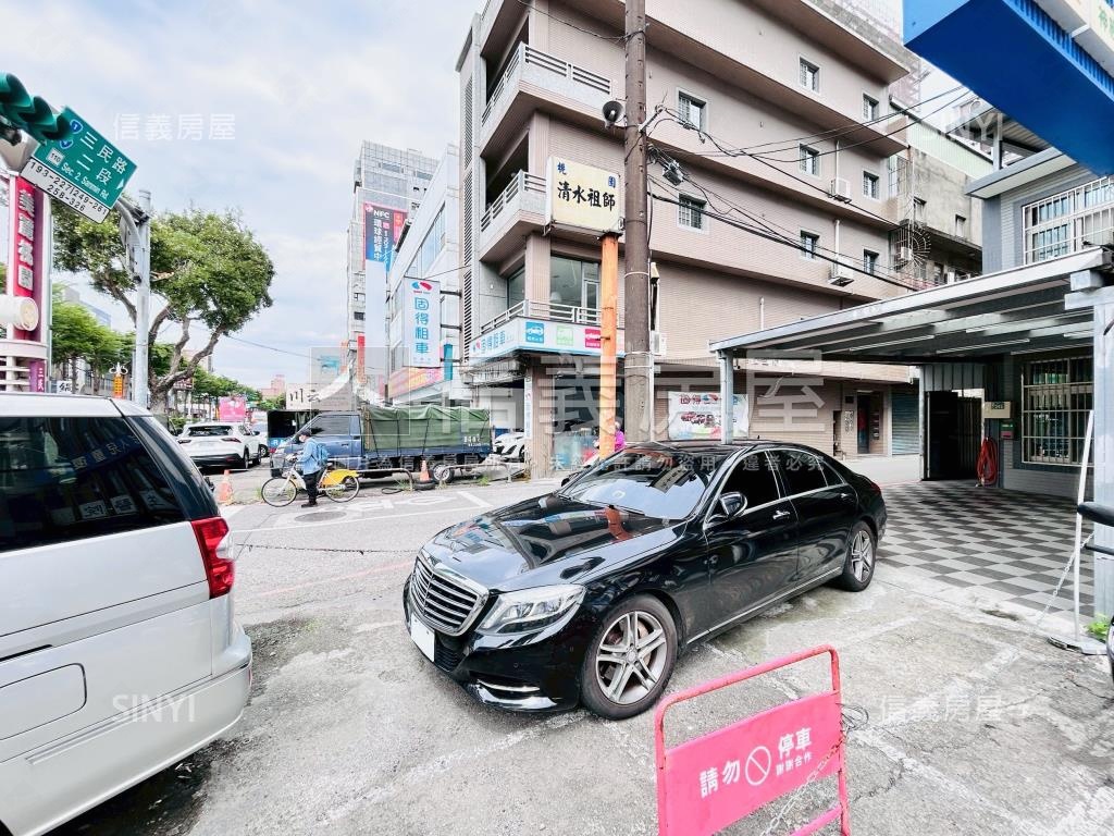 中正路旁土地８２坪大透店房屋室內格局與周邊環境