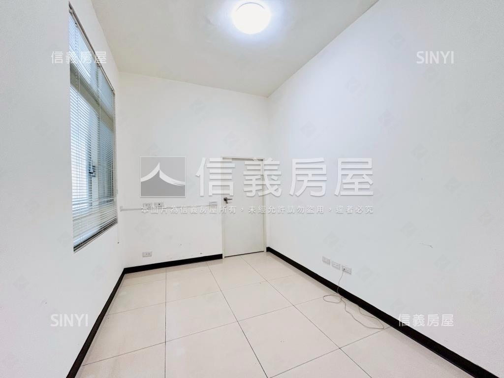 中正路旁土地８２坪大透店房屋室內格局與周邊環境