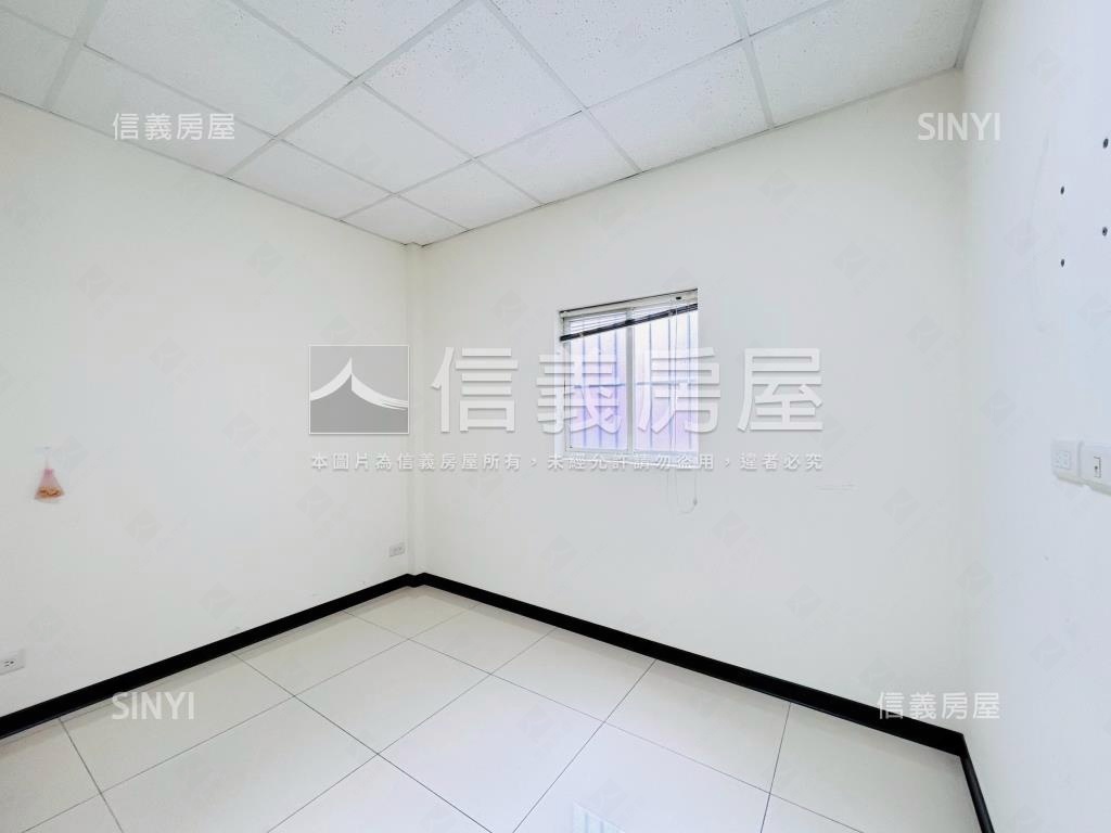 中正路旁土地８２坪大透店房屋室內格局與周邊環境