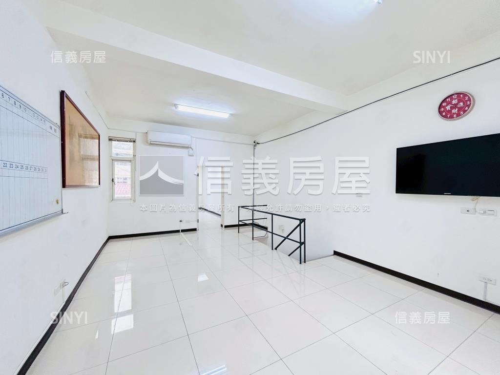 中正路旁土地８２坪大透店房屋室內格局與周邊環境