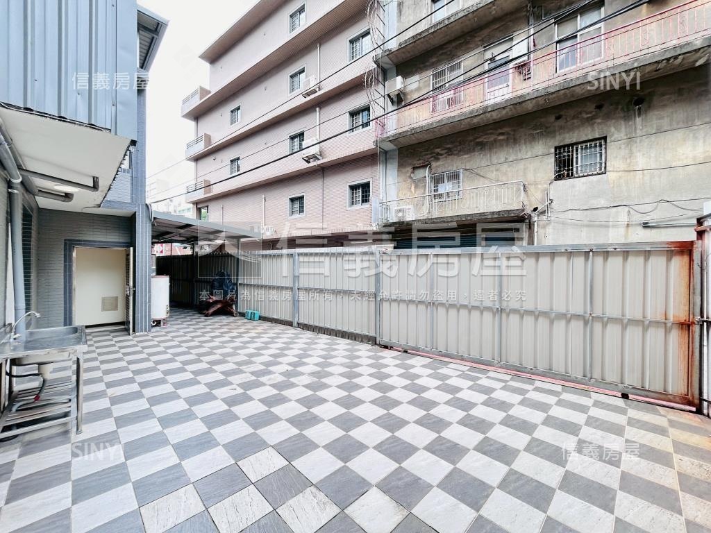 中正路旁土地８２坪大透店房屋室內格局與周邊環境