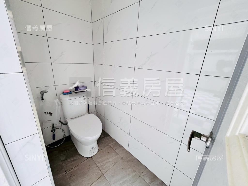 中正路旁土地８２坪大透店房屋室內格局與周邊環境