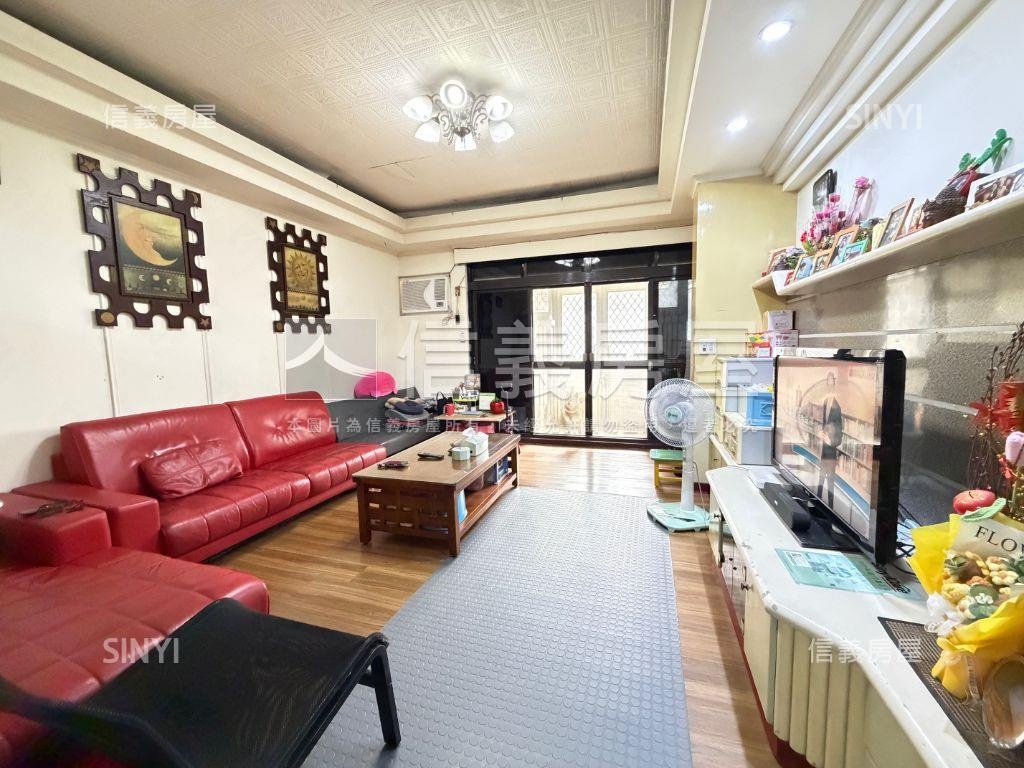 圓通寬敞路３房車位房屋室內格局與周邊環境