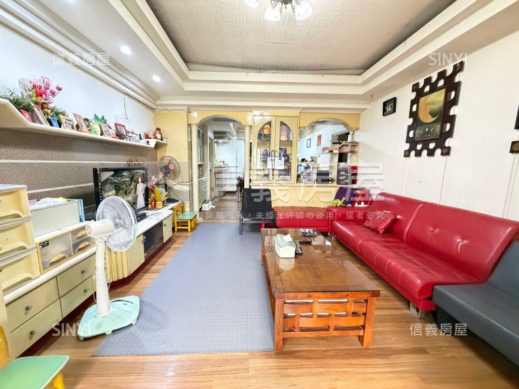 圓通寬敞路３房車位房屋室內格局與周邊環境