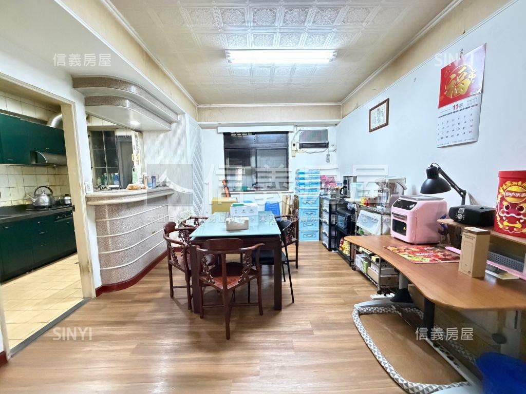 圓通寬敞路３房車位房屋室內格局與周邊環境