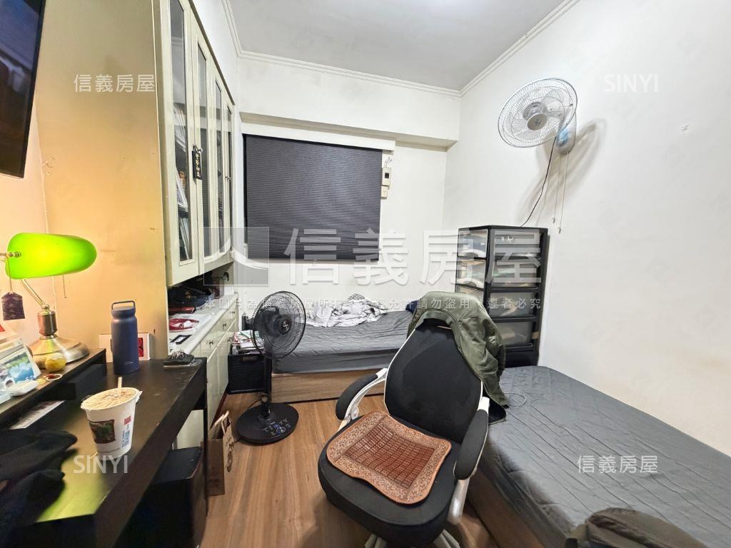 圓通寬敞路３房車位房屋室內格局與周邊環境