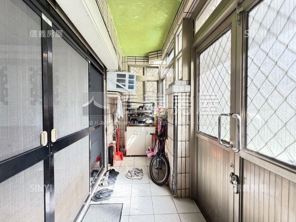 圓通寬敞路３房車位房屋室內格局與周邊環境