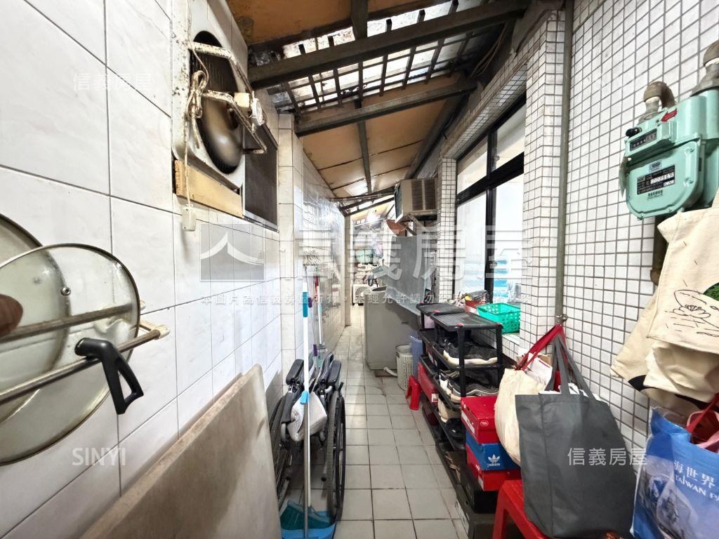 圓通寬敞路３房車位房屋室內格局與周邊環境