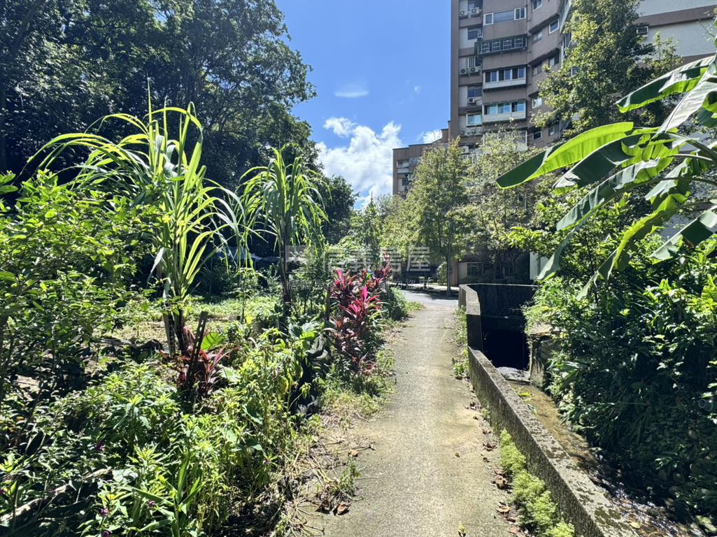 綠意環繞住二土地房屋室內格局與周邊環境