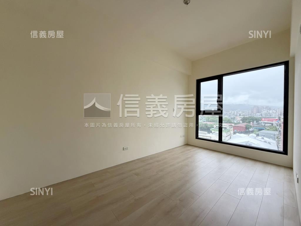 青沐次頂樓雙主臥三房房屋室內格局與周邊環境