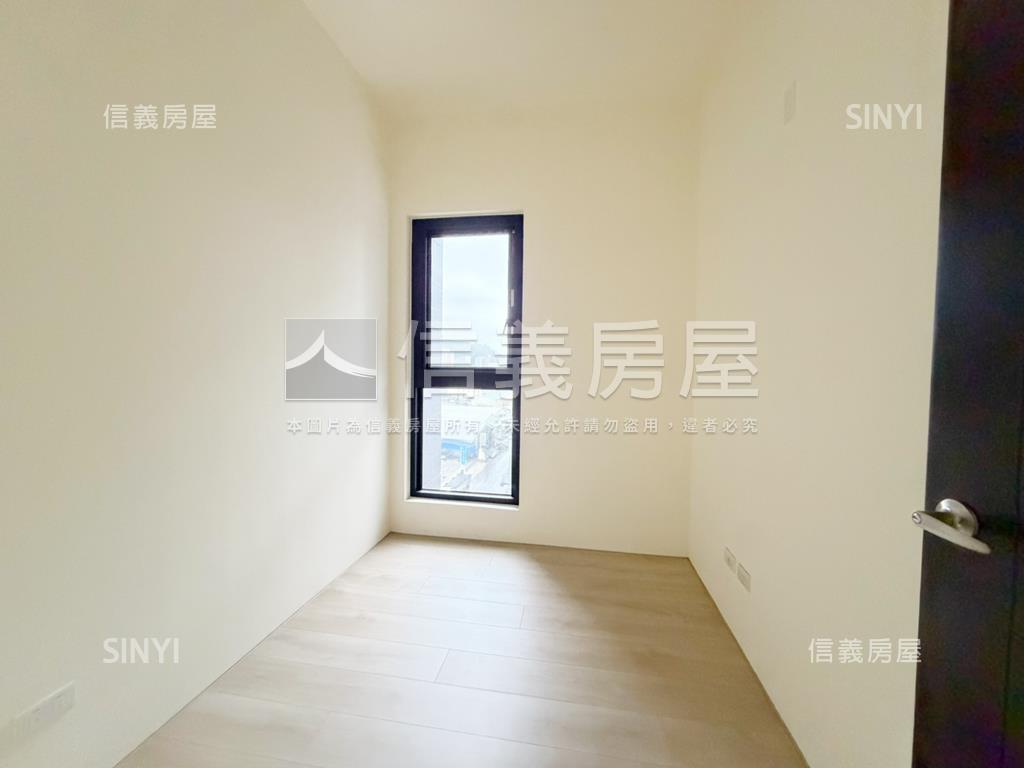 青沐次頂樓雙主臥三房房屋室內格局與周邊環境