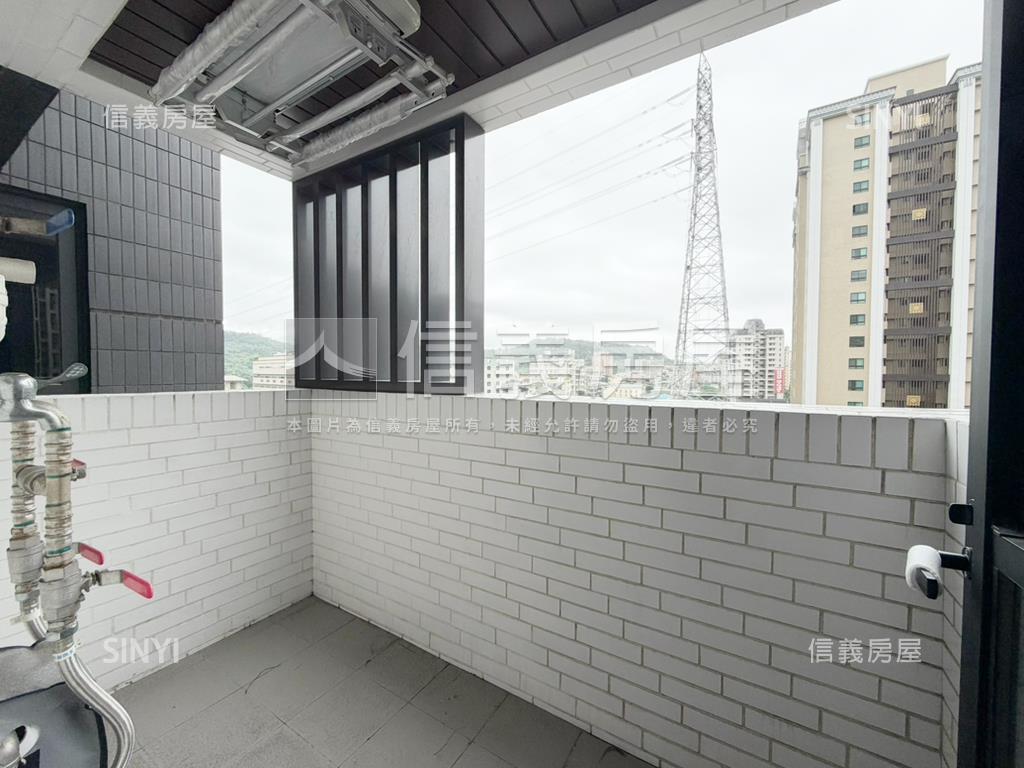 青沐次頂樓雙主臥三房房屋室內格局與周邊環境