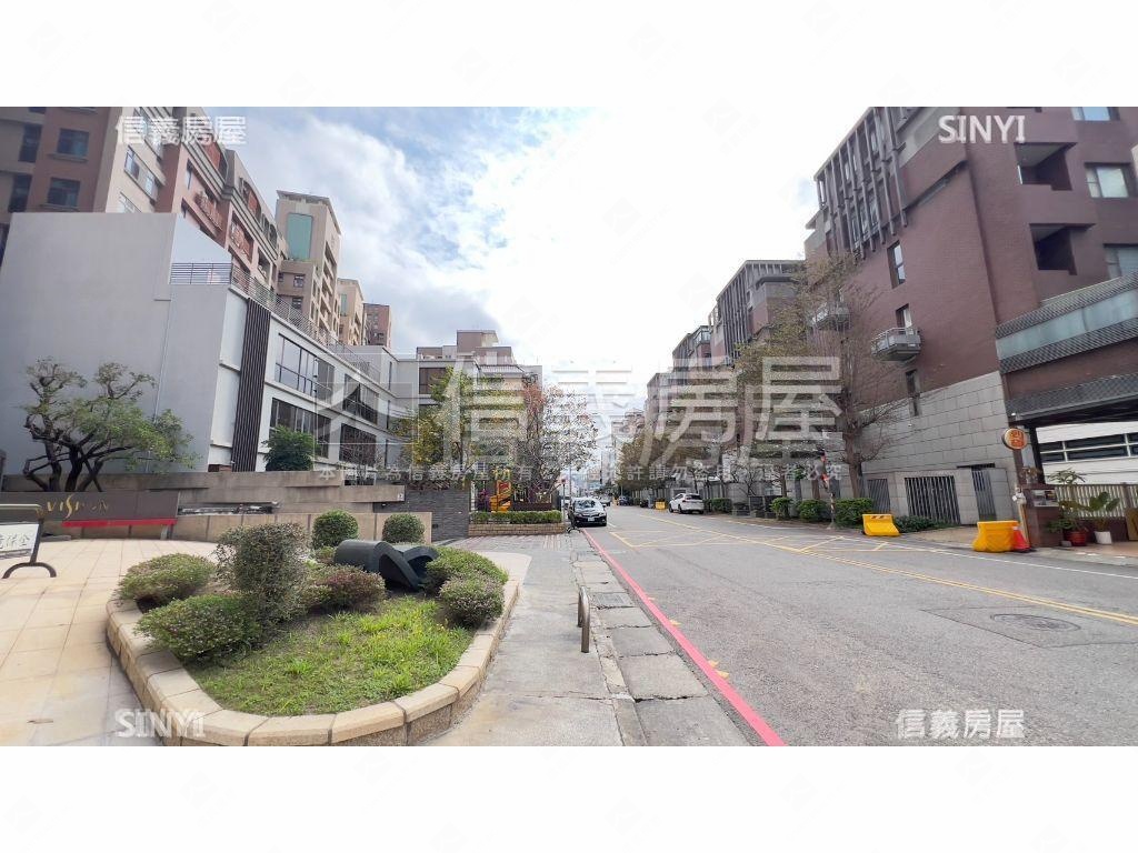 成功興隆大面寬臨路美透天房屋室內格局與周邊環境