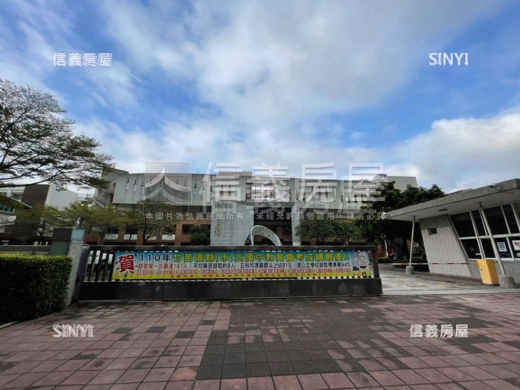 成功興隆大面寬臨路美透天房屋室內格局與周邊環境