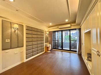 百川大喆露台戶三房車位