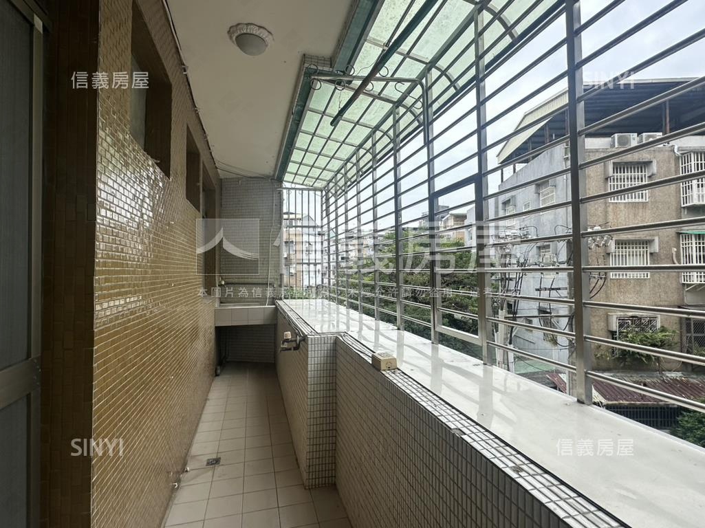 אֵל近捷運公寓三樓房屋室內格局與周邊環境