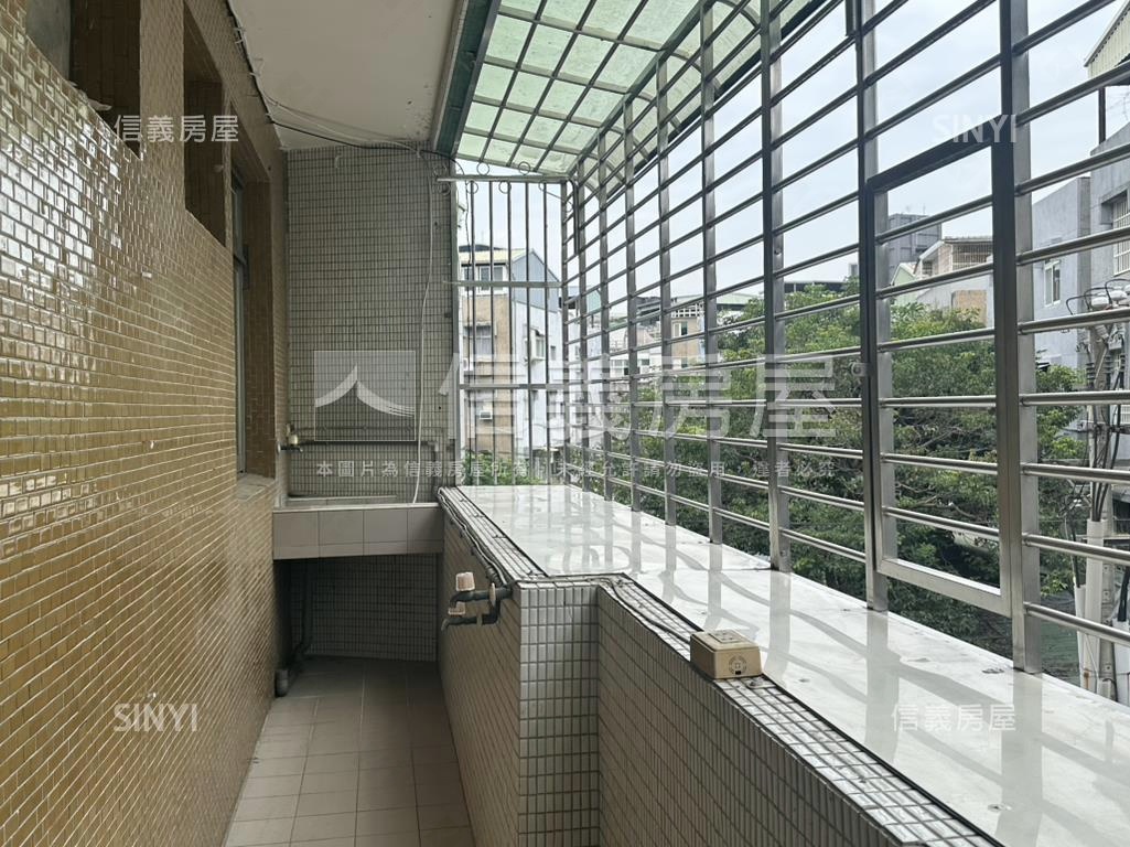 אֵל近捷運公寓三樓房屋室內格局與周邊環境