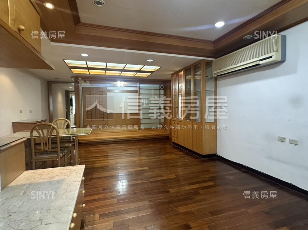 אֵל近捷運公寓三樓房屋室內格局與周邊環境