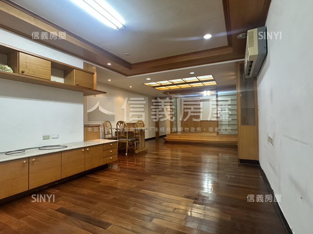 אֵל近捷運公寓三樓房屋室內格局與周邊環境