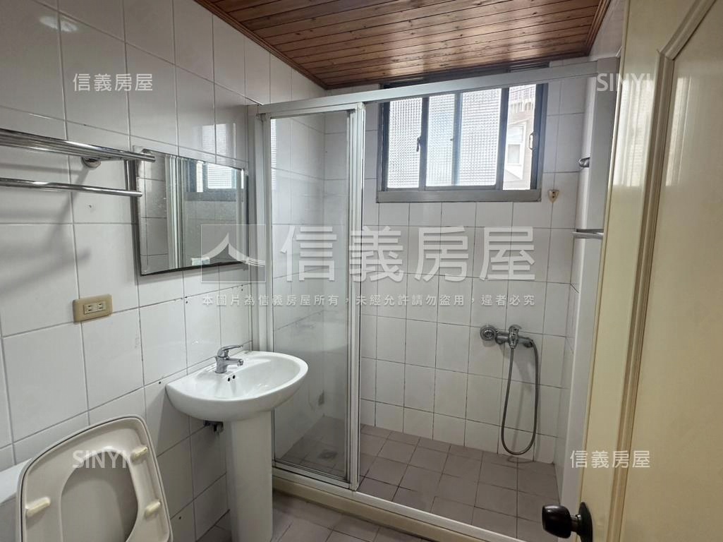 אֵל近捷運公寓三樓房屋室內格局與周邊環境