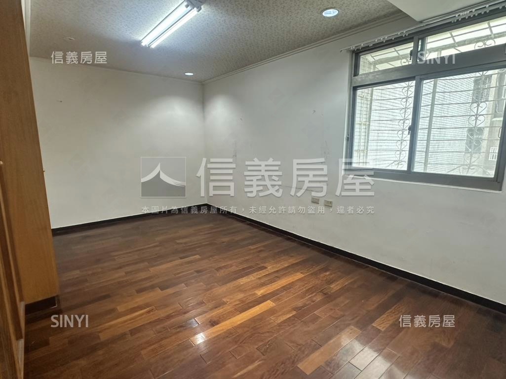 אֵל近捷運公寓三樓房屋室內格局與周邊環境
