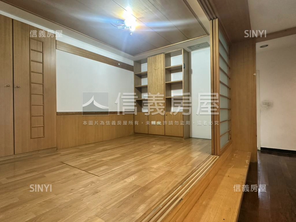 אֵל近捷運公寓三樓房屋室內格局與周邊環境