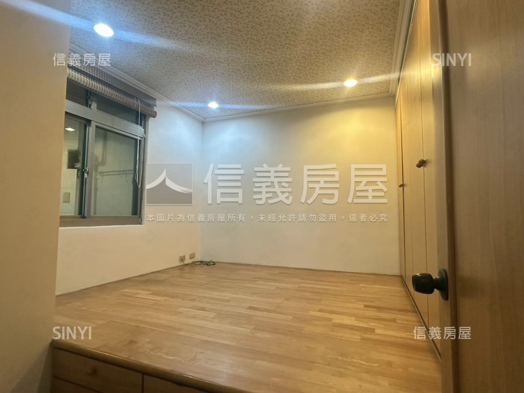 אֵל近捷運公寓三樓房屋室內格局與周邊環境