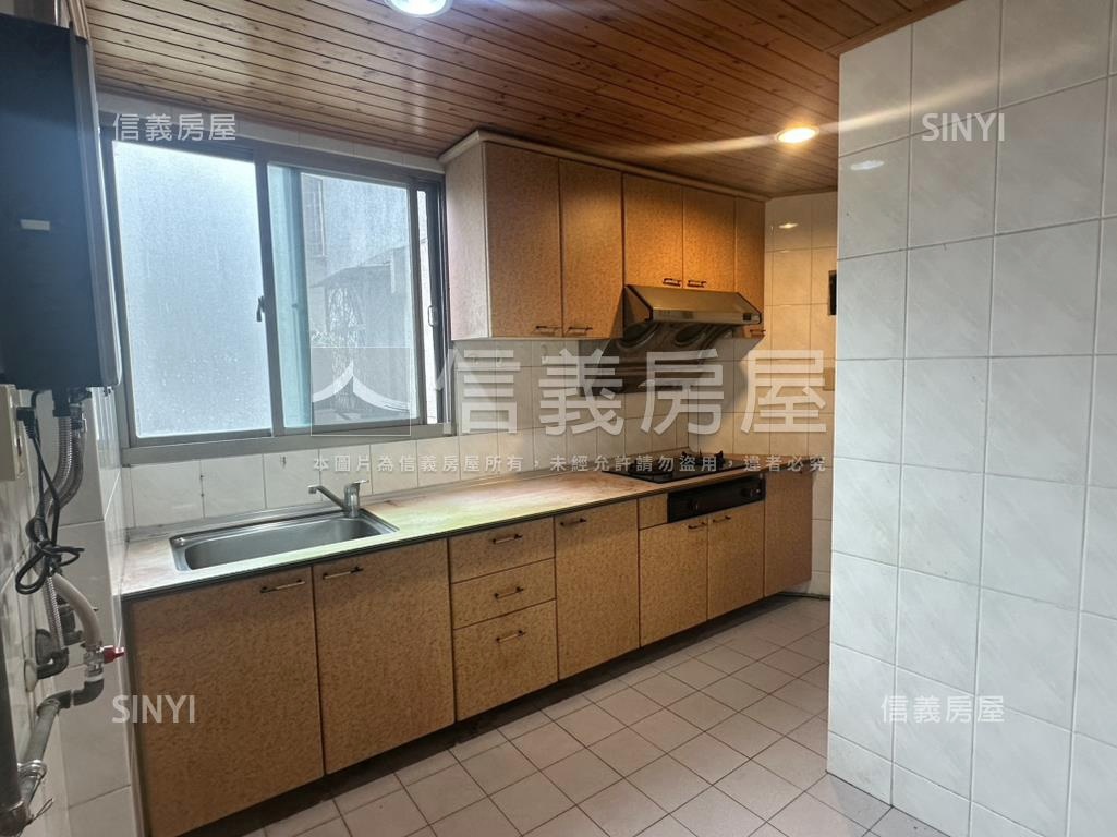 אֵל近捷運公寓三樓房屋室內格局與周邊環境