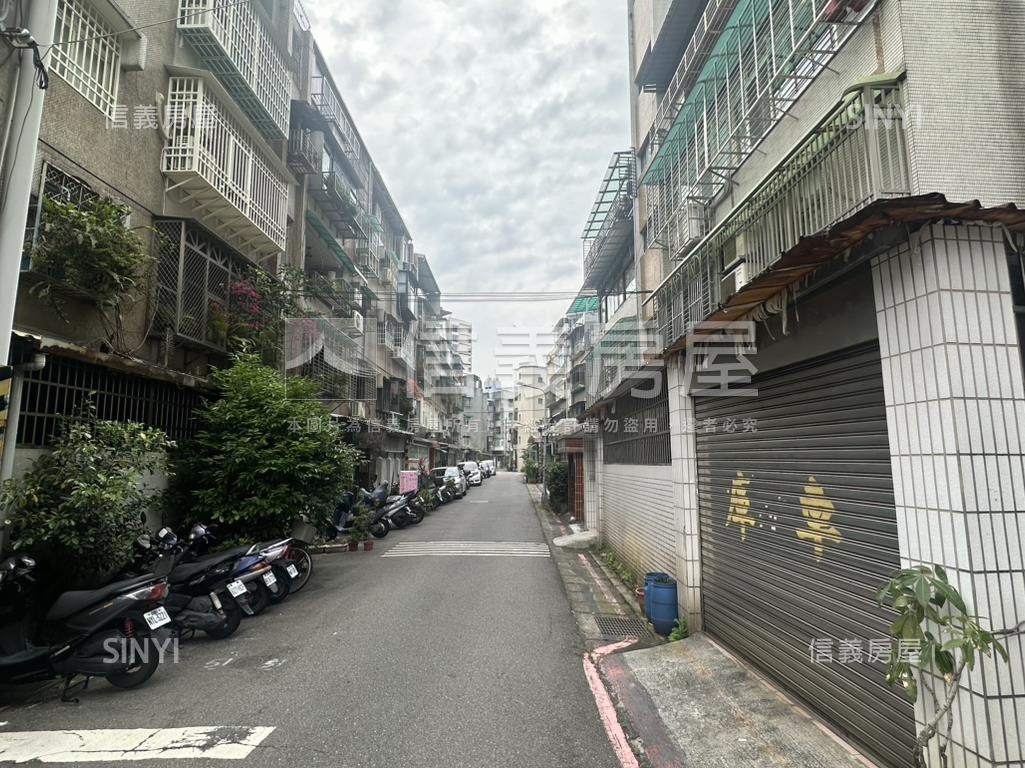 אֵל近捷運公寓三樓房屋室內格局與周邊環境