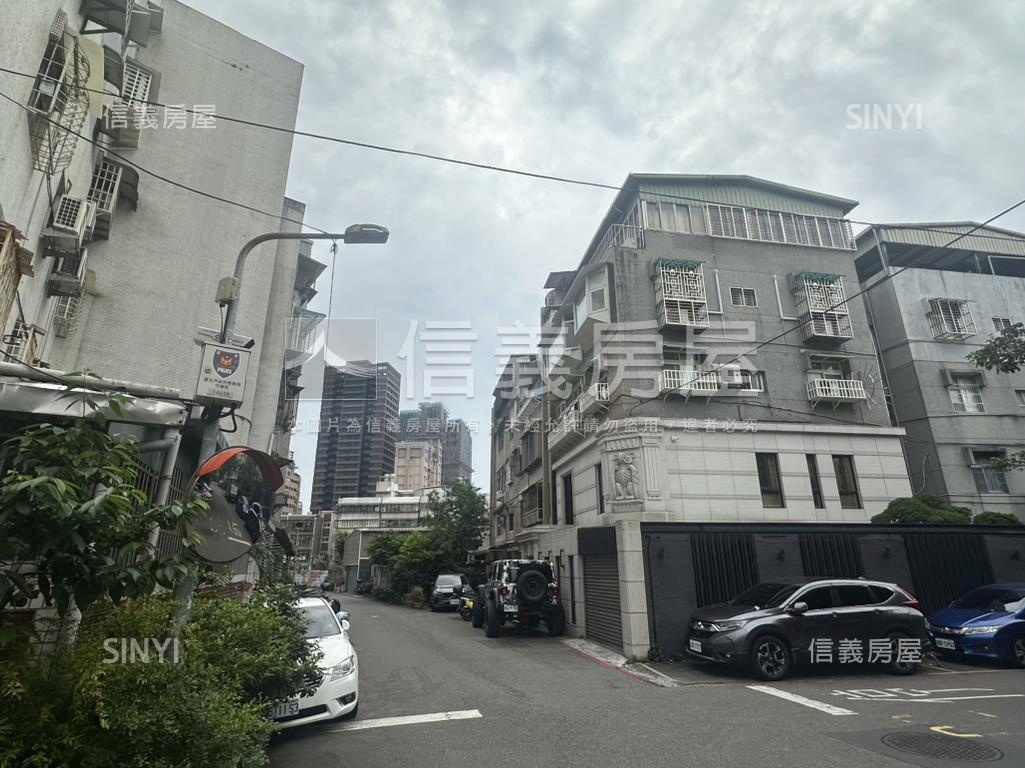 אֵל近捷運公寓三樓房屋室內格局與周邊環境