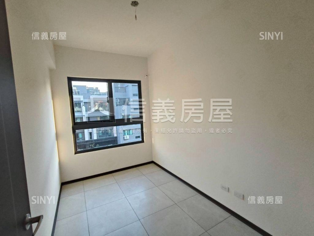 全新未住三房雙平車位房屋室內格局與周邊環境