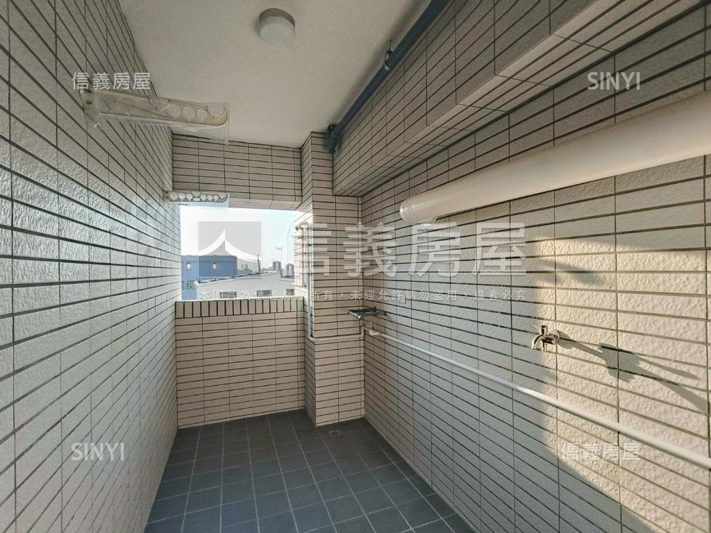全新未住三房雙平車位房屋室內格局與周邊環境