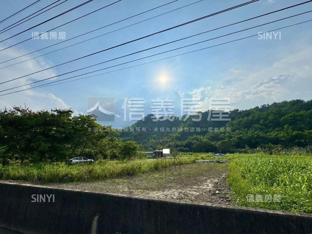 高雄六龜｜臨路風景美地房屋室內格局與周邊環境