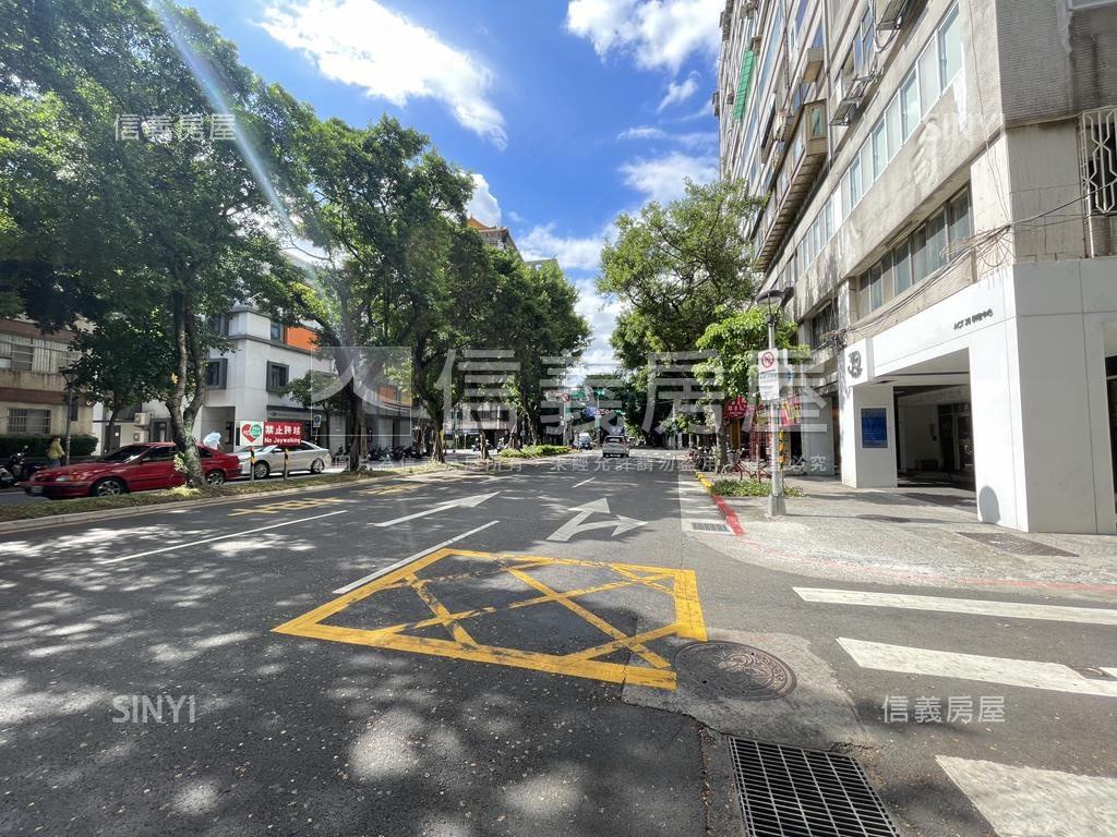 重慶南正馬路邊店面房屋室內格局與周邊環境