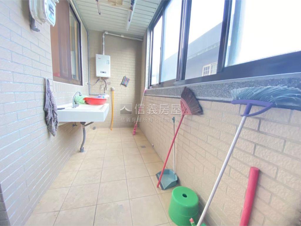 宜誠鉑金苑大露臺三房車位房屋室內格局與周邊環境