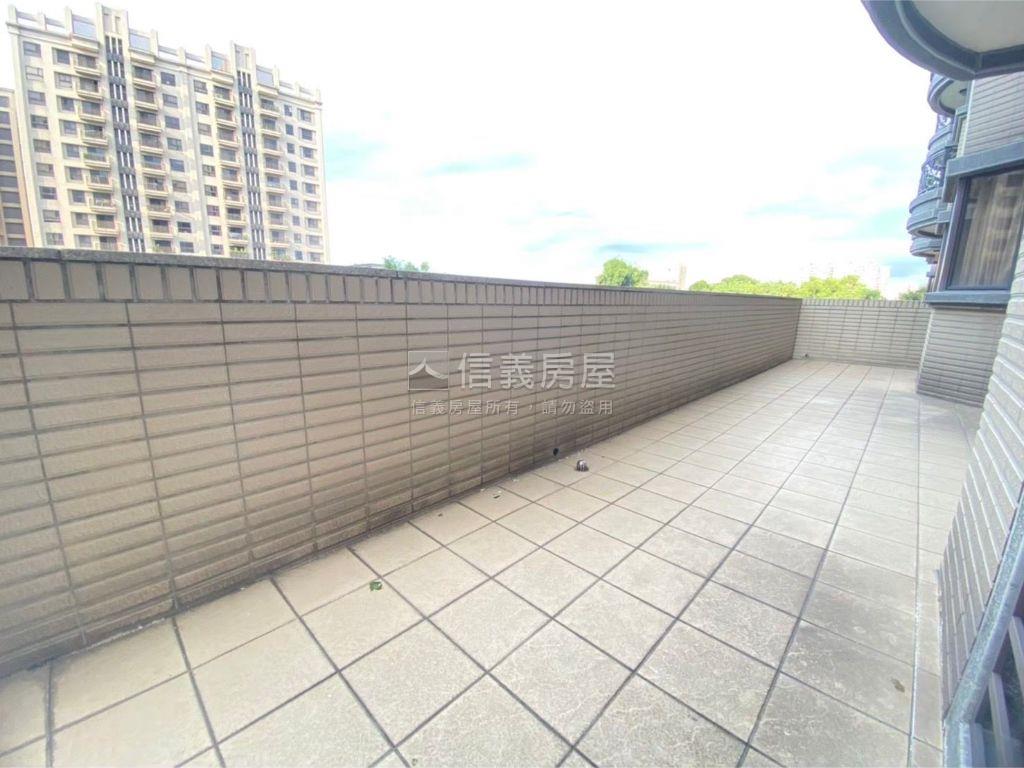 宜誠鉑金苑大露臺三房車位房屋室內格局與周邊環境