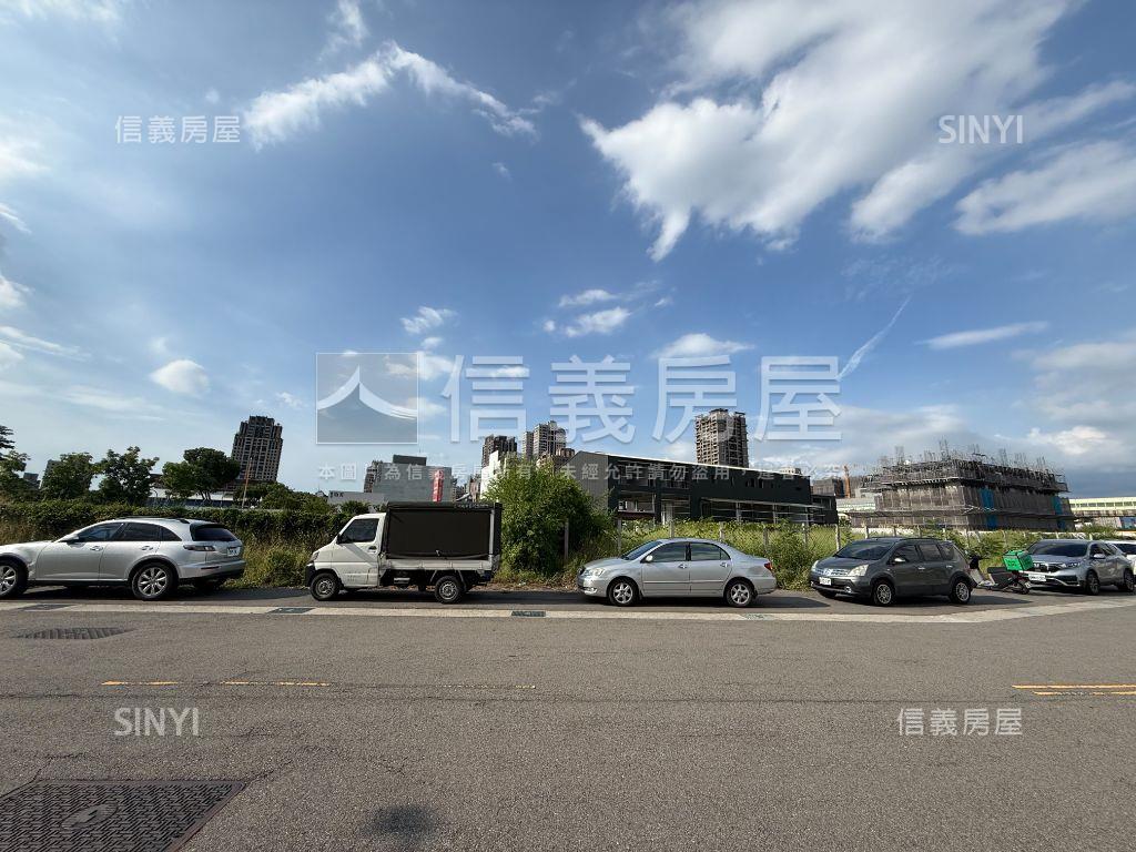 １３期重劃地面寬約２０米房屋室內格局與周邊環境