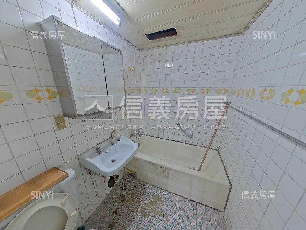 榮星花園黃金二樓房屋室內格局與周邊環境