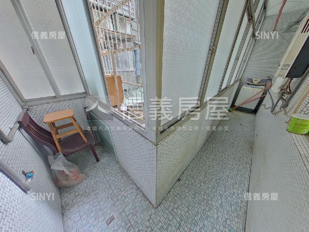 榮星花園黃金二樓房屋室內格局與周邊環境