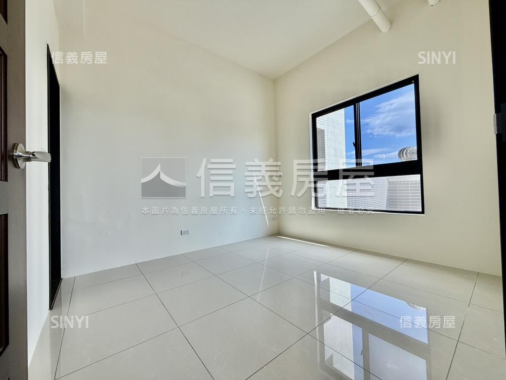 中興匯☆露臺兩房平面車位房屋室內格局與周邊環境