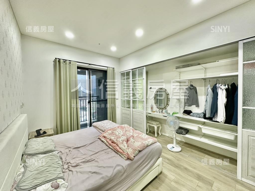 時光織錦高樓柱邊平面車位房屋室內格局與周邊環境