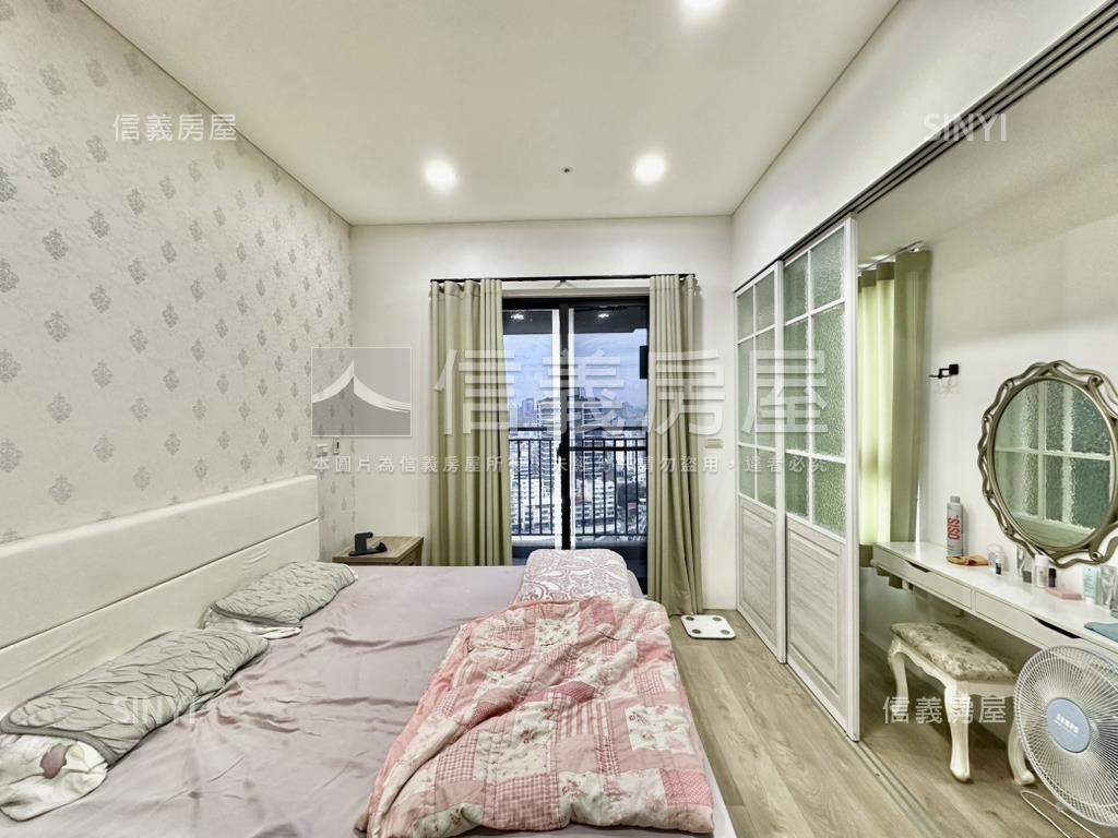 時光織錦高樓柱邊平面車位房屋室內格局與周邊環境