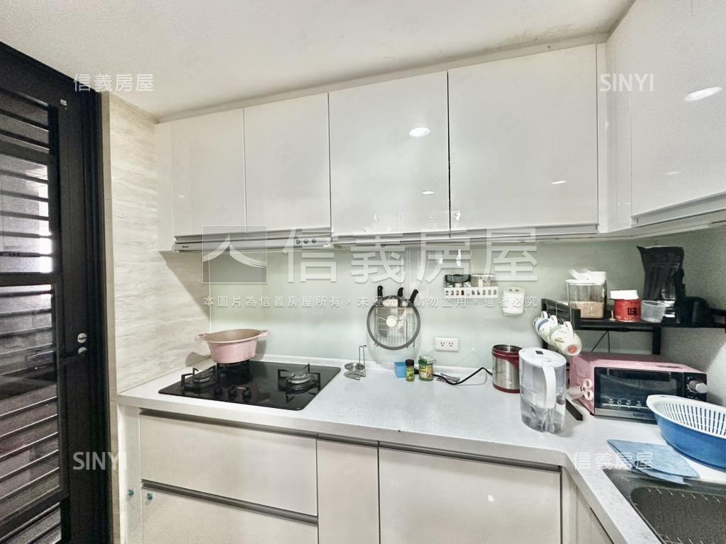 時光織錦高樓柱邊平面車位房屋室內格局與周邊環境